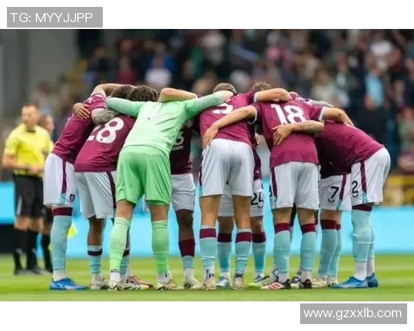 足总杯惊天逆转曼联2-1战胜利物浦引发争议判罚全场沸腾