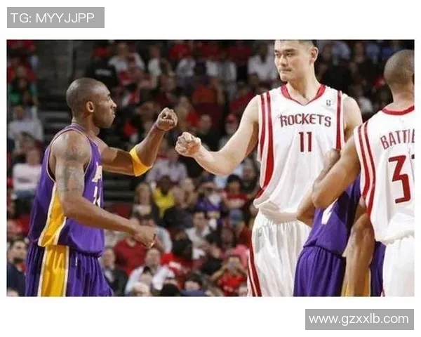 姚明与科比的巅峰对决：篮球传奇的交锋与友谊之路