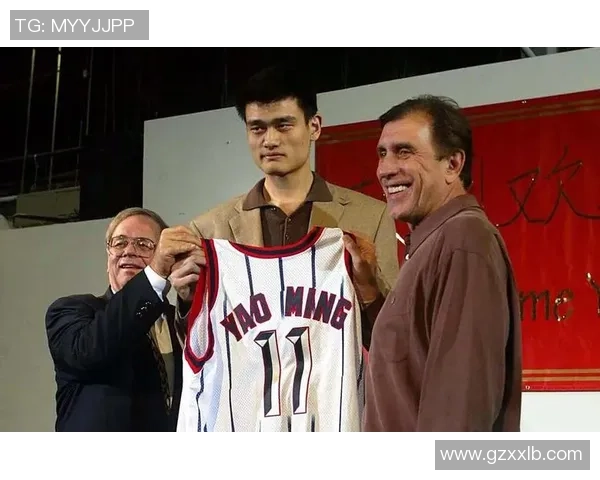 姚明精彩瞬间大集合展现篮球巨星风采与个人魅力的图片汇编 姚明精彩瞬间大集合展现篮球巨星风采与个人魅力的图片汇编