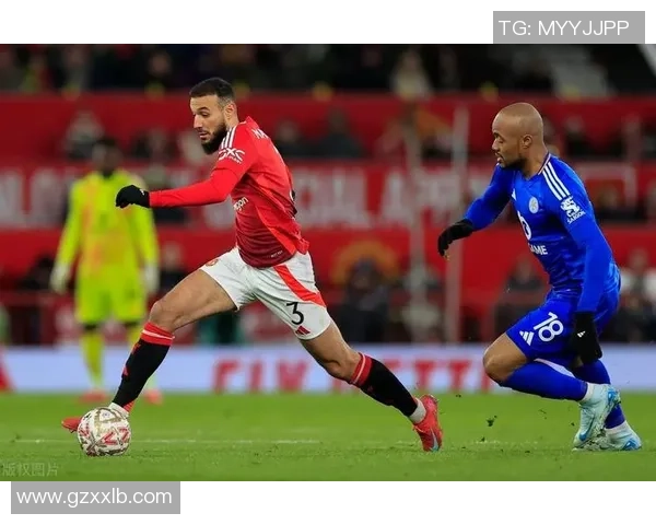 英超精彩对决曼联主场大胜热刺神扑瞬间震撼全场 英超精彩对决曼联主场大胜热刺神扑瞬间震撼全场