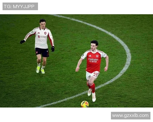 中超精彩对决：那不勒斯与利物浦战平神扑引发争议判罚全场沸腾