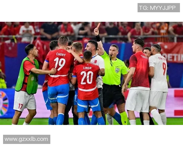 本菲卡友谊赛大胜那不勒斯争议判罚引发全场热议与绝杀瞬间回顾