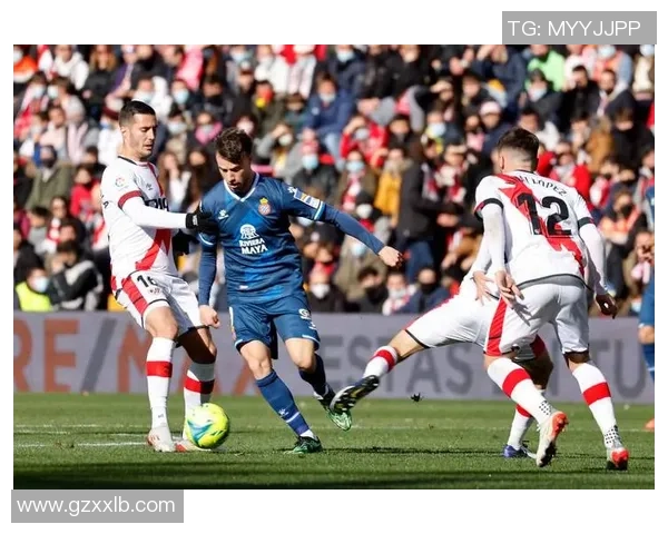 西甲精彩对决莱比锡与曼联战成平局乌龙球成比赛转折点解析 西甲精彩对决莱比锡与曼联战成平局乌龙球成比赛转折点解析